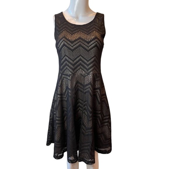 Mystree Womens Eyelet Fit & Flare Dress Chevron 10105 Round Neck Black SZ Medium - Picture 1 of 8